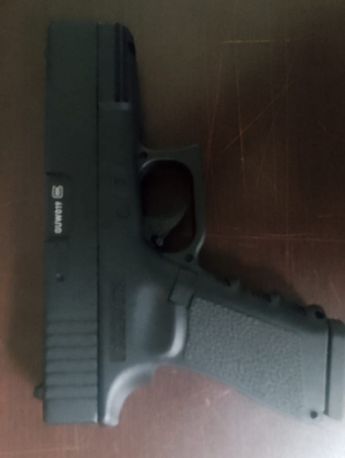 Arma de fuego decomisada al detenido. | Cortesía