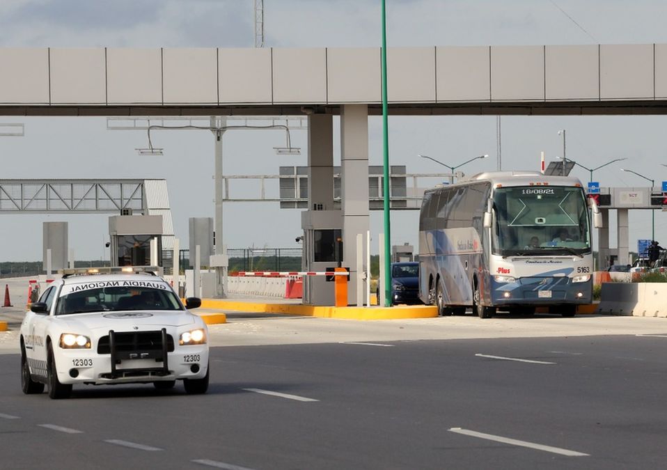 Carreteras NL / Roberto Alanís