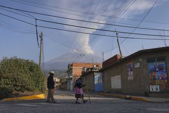 Habitantes de Xalitzintla, municipio cerecano al volcán Popocatépetl