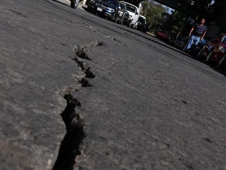 Debido a los sismos, las vialidades pueden presentar cuarteaduras | Cuartoscuro
