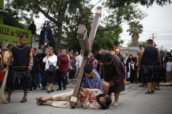 Viacrucis de Santa María Goretti. | Jorge López
