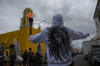 Las brazas de antorchas facilitan la quema de pastizales durante las peregrinaciones / Agencia Cuartoscuro