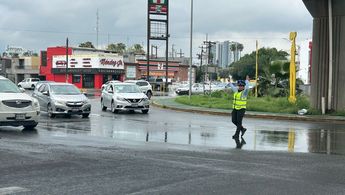 Erika se encomienda a Dios y con la bendición de sus hijos sale a la calle. | Pamela Villanueva