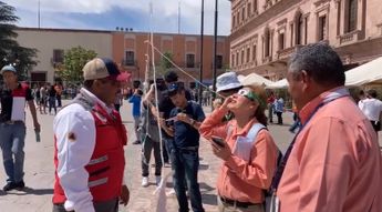 Así se vive el eclipse 2024 en Saltillo.