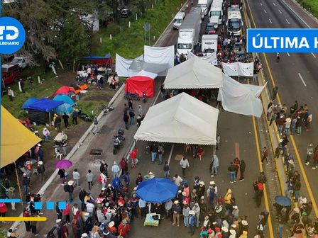 Ejidatarios de Santa Rita Tlahuapan mantienen un bloqueo en la autopista México-Puebla | Es Imagen