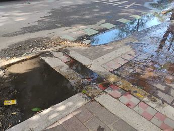 Los vecinos insisten que han reportado la fuga pero las autoridades no lo han atendido| Gloria Reza