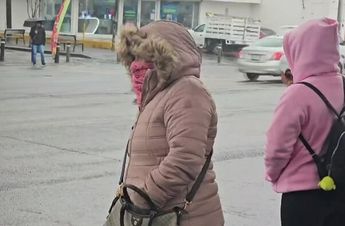 'Hay que echarle ganas aunque haga frío': usuarios de transporte público soportaron frente frio
