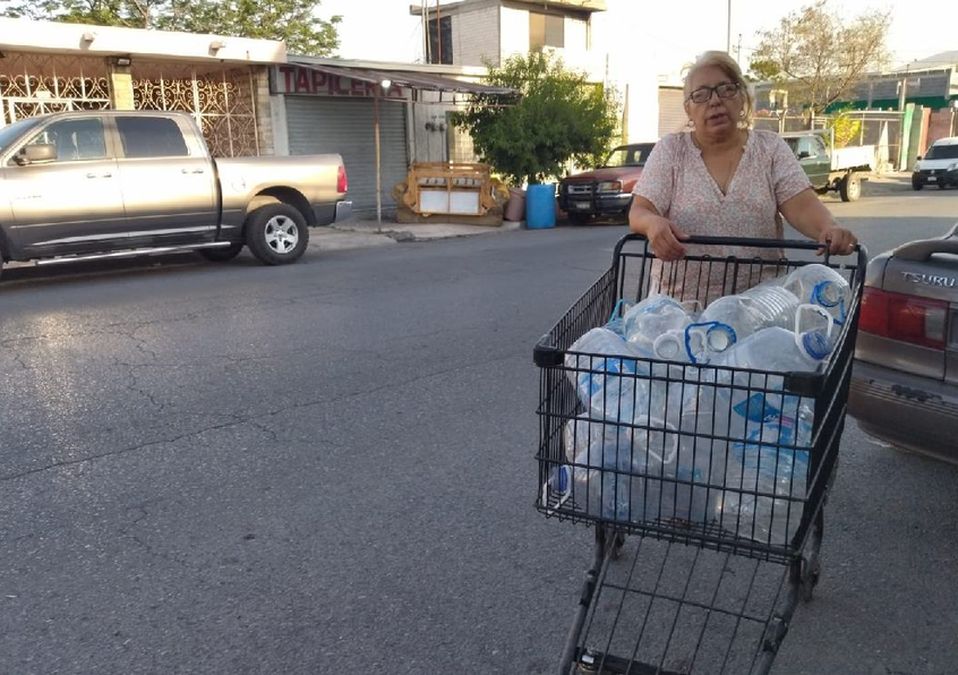 Habitantes de la colonia Niño Artillero sufren por falta de agua desde hace 4 semanas. | Sandra González