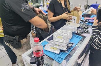Además de los celulares se aseguraron una laptop y un dvr. | Cortesía