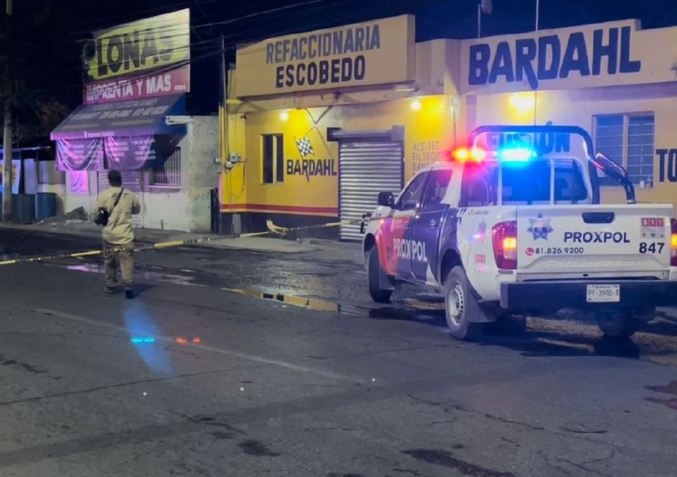 Delincuentes armados atacan a un joven en la Carretera a Colombia. | Mayte Villasana