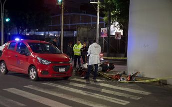 Motociclista choco contra Línea 12 del Metro