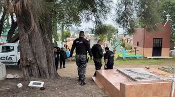 El panteón quedó resguardado por elementos de seguridad. | Juan Carlos Munguía