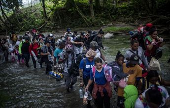 Migrantes caminando por la selva del Darién en los limites de Colombia con Panamá. | Archivo