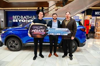 Fernando Thomae recibe camioneta tras ganar reto en Monterrey | Cortesía Fashion Drive