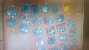 Al menos 32 envoltorios con cristal se hallaron en el sitio. | Cortesía