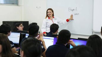 Los maestros de la UANL pueden trabajar de tiempo completo, por medio tiempo o por horas. | Cortesía