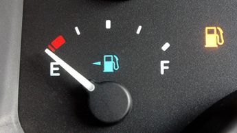 Es importante no dejar que el auto llegue a la letra E para evitar que la bomba de gasolina absorba impurezas dañinas / Cortesía