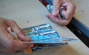 Hombre sin hogar gana la lotería de 35 mil euros / Shutterstock