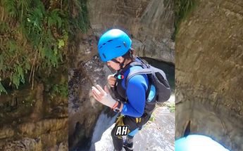 Mujer se viraliza al no poder hacer un salto en Matacanes en Nuevo León | Especial