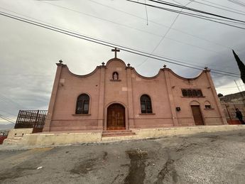 La iglesia de Santa Anita anteriormente era una Ermita dedicada a la Santa Cruz.