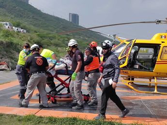 Un helicóptero de Protección Civil realizó el traslado. | Cortesía