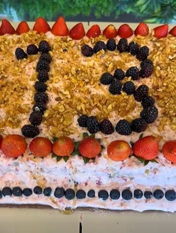 El pastel fue hecho con ingredientes pertenecientes a la dieta de los osos.