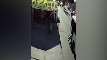 Hombre de la tercera edad es arrastrado 25 metros por camión de ruta Independencia-Narro en Torreón; esto sabemos