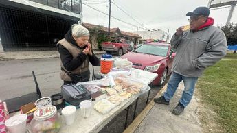 La abuelita tiene más de 30 años vendiendo comida en la colonia Cuauhtémoc. | Sandra González