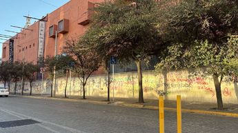 Algunas paredes fueron pintadas por algunas de las manifestantes. | Ángel Mercado