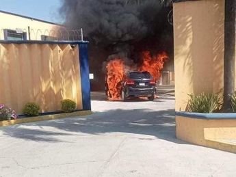 Se incendia camioneta en Puebla | Especial