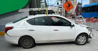 Automóvil del detenido asegurados por las autoridades. | Cortesía