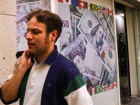Los capitalinos compran o venden sus dólares cuando el precio está bajo | Cuartoscuro