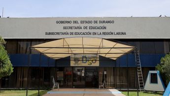 Esta revisión administrativa implica la verificación minuciosa de la documentación de todo el personal docente.