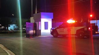 Elementos de la Policía Municipal abanderaron el lugar. | Israel Santacruz