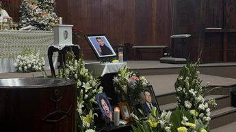 A la misa asistieron decenas de familiares y amigos del actor. | Tadeo Gómez