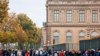 Robo exprés en el Museo del Louvre: ladrones se llevan joyas en solo siete minutos