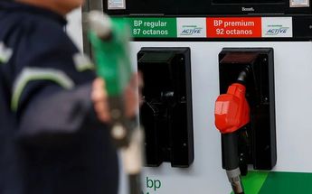 5 gasolineras más baratas y caras de este 18 de abril. / Reuters.