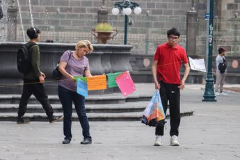 Protesta de integrantes del FEET en zócalo de Puebla por ampliación de matrícula BUAP / Agencia Es Imagen
