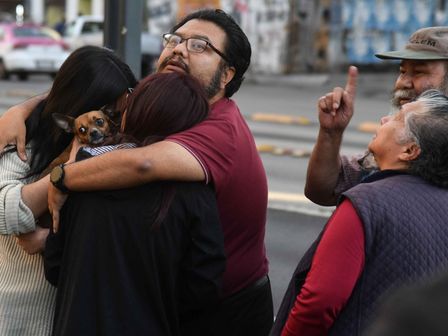 Familias desalojan con sus mascotas ante la emisión de la Alerta Sísmica | Cuartoscuro