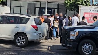 Exterior de la Preparatoria San Andrés, en Guadalajara, tras los hechos / Especial