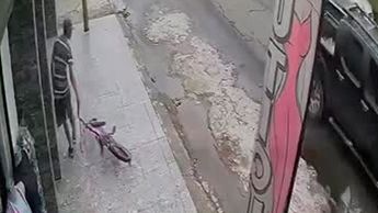 Colonia Vicente Guerrero: Sujeto es captado robando bicicleta de niña