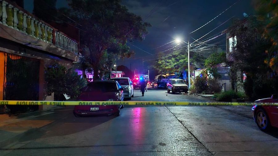 Atacan a balazos a un hombre afuera de su casa en la colonia San Bernabé en Monterrey. | Leyda Estrada