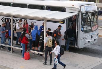 Persiste falta de camiones en Nuevo León