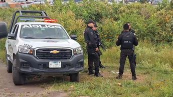 Autoridades municipales y forenses acudieron al sitio del hallazgo en la colonia Terralta, en San Pedro Tlaquepaque | Juan Carlos Mungía