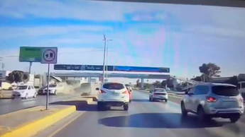 Torreón: Choque en periférico queda captado en video