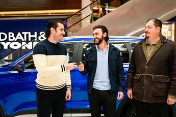 Fernando Thomae recibe camioneta tras ganar reto en Monterrey | Cortesía Fashion Drive