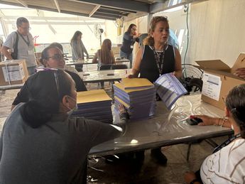 Las boletas ya son preparadas por personal autorizado, a menos de un mes de las elecciones/ Especial