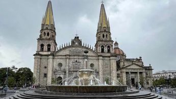 Catedral de Guadalajara durante mañana lluviosa en este temporal de lluvias. | Foto: Jonny GDL