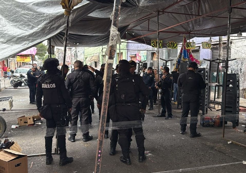 Balacera en Tepito deja tres heridos: una niña de 12 años y dos adultos fueron atacados en la Morelos. / X @IlichValdez1