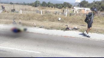 Personal forense realizó el levantamiento del cadáver y fragmentos del cuerpo que quedaron sobre la vía / Jesús Zavala